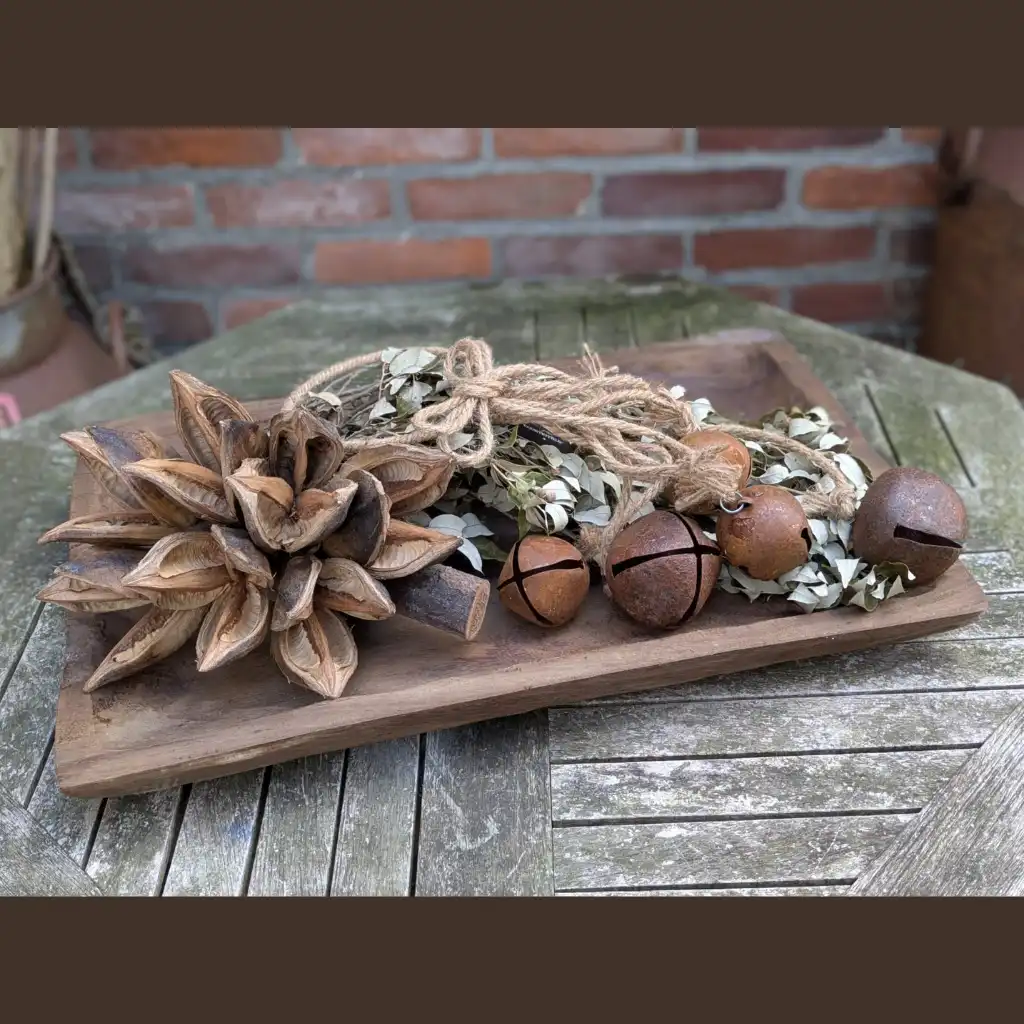 Stoere roestkleurige bellen aan jute touw